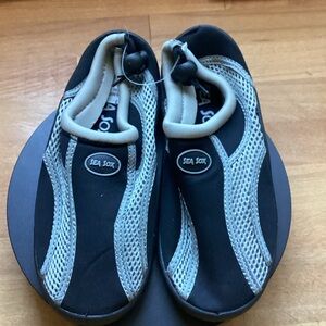 Sea Sox Black and Gray Water Shoes